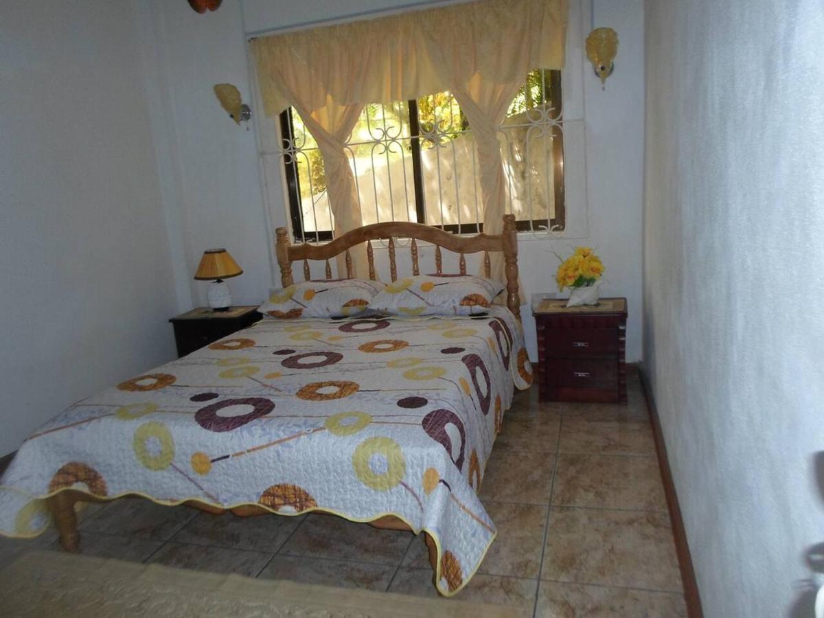 Gigi'S Self Catering Apartment Port Glaud Exterior foto